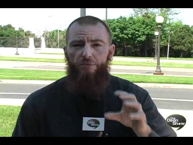 Find out why a former US Navy Catholic accepted Islam.