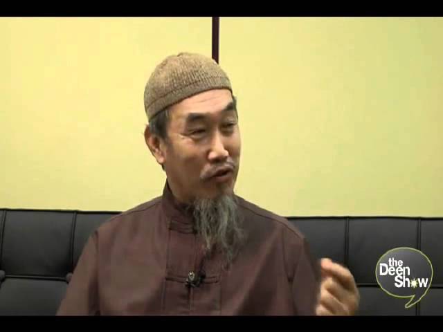 Eddie from the 'Deen Show' interviews Husain Yee in Urdu.