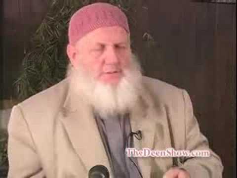 Praise be to Allaah.
Women, like men, are obliged to call people to Allaah and to enjoin what is good and forbid what is e...